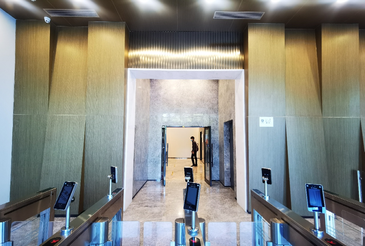 广泽中心电梯